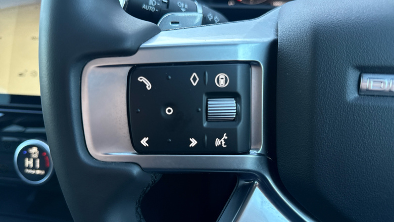 Land Rover Discovery 3.0 D300 S 5dr Auto Diesel Station Wagon